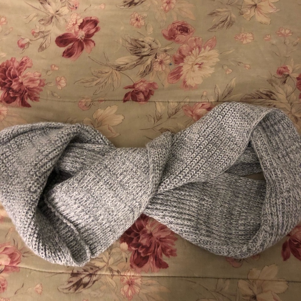 Scarf - Picture 3 of 3